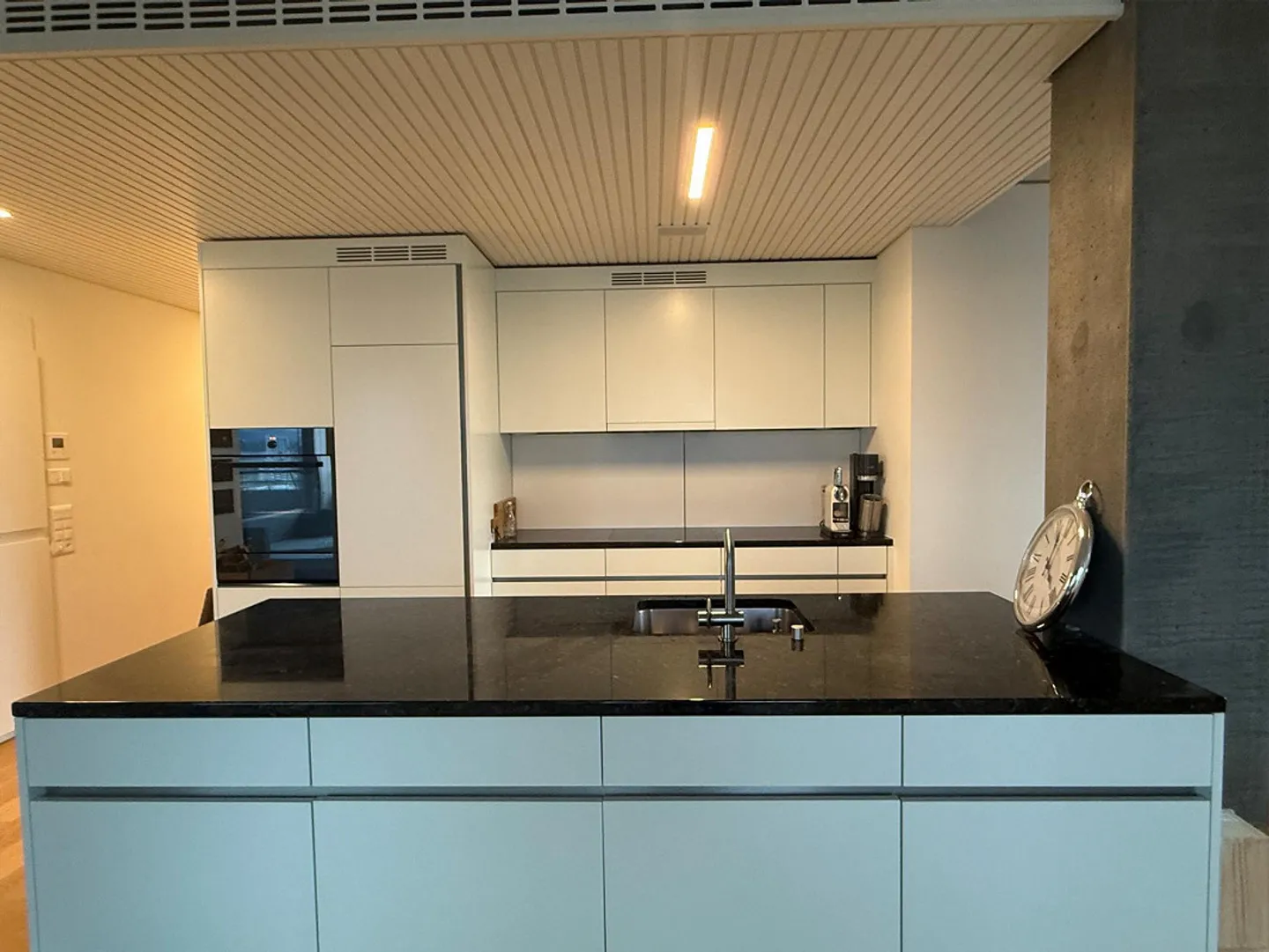 Moderno appartamento di 3,5 stanze al 18° piano con vista mozzafiato - Foto 3 di 8