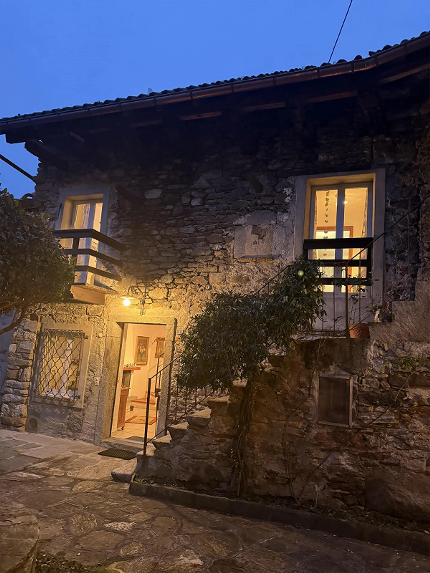 Charming Ticino House with 5 Rooms also as a Second Home - Photo 2 of 13