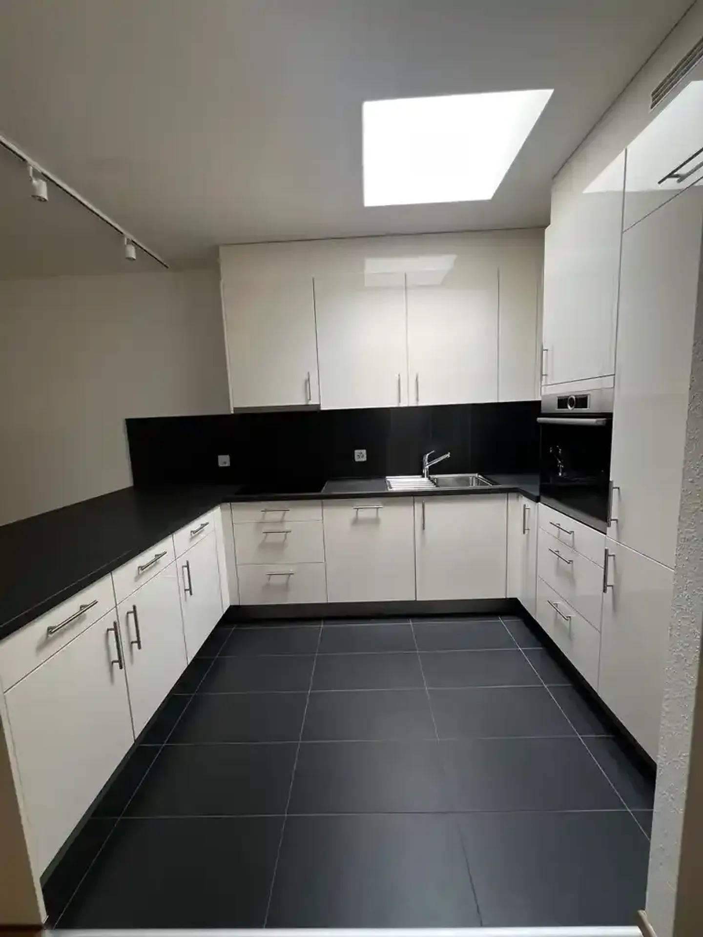 Bel appartement duplex modernisé de 4,5 pièces - Photo 5 sur 12