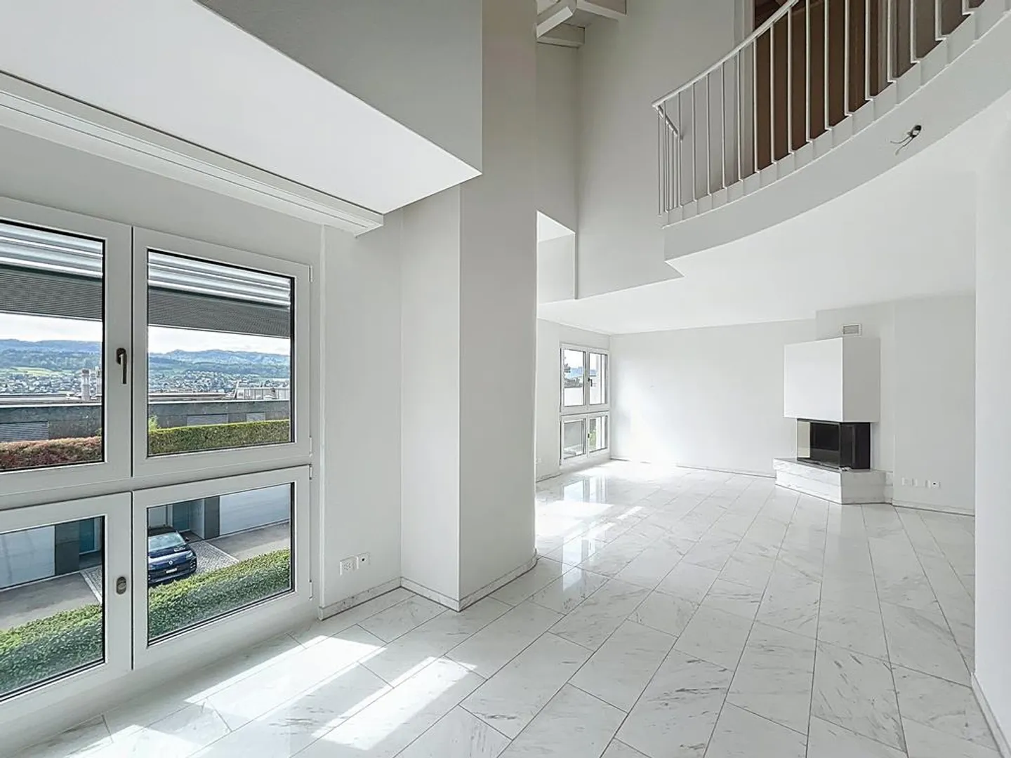 Exclusive 4-room maisonette apartment with lake view in Herrliberg - Photo 3 of 9