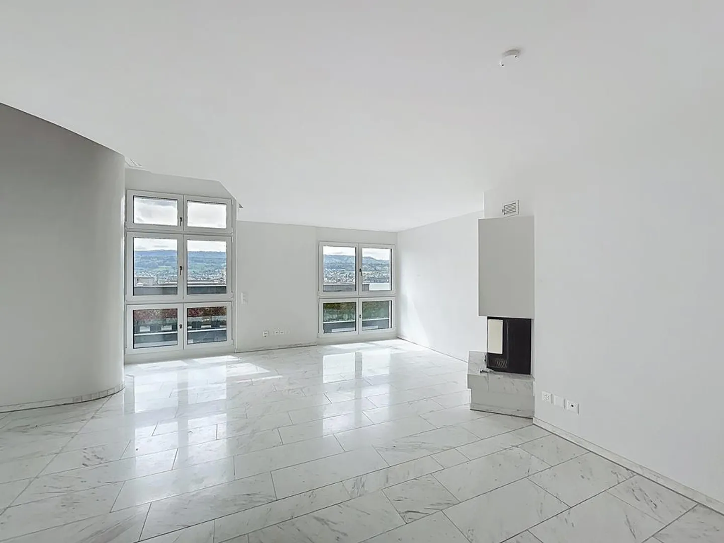 Exclusive 4-room maisonette apartment with lake view in Herrliberg - Photo 4 of 9