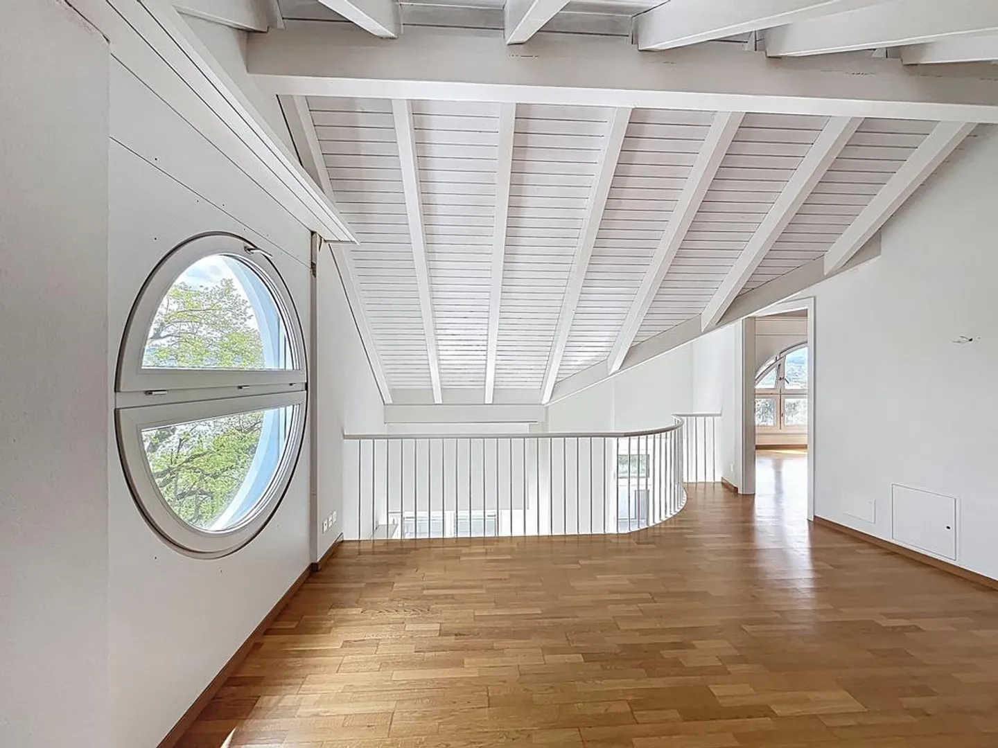 Exclusive 4-room maisonette apartment with lake view in Herrliberg - Photo 5 of 9