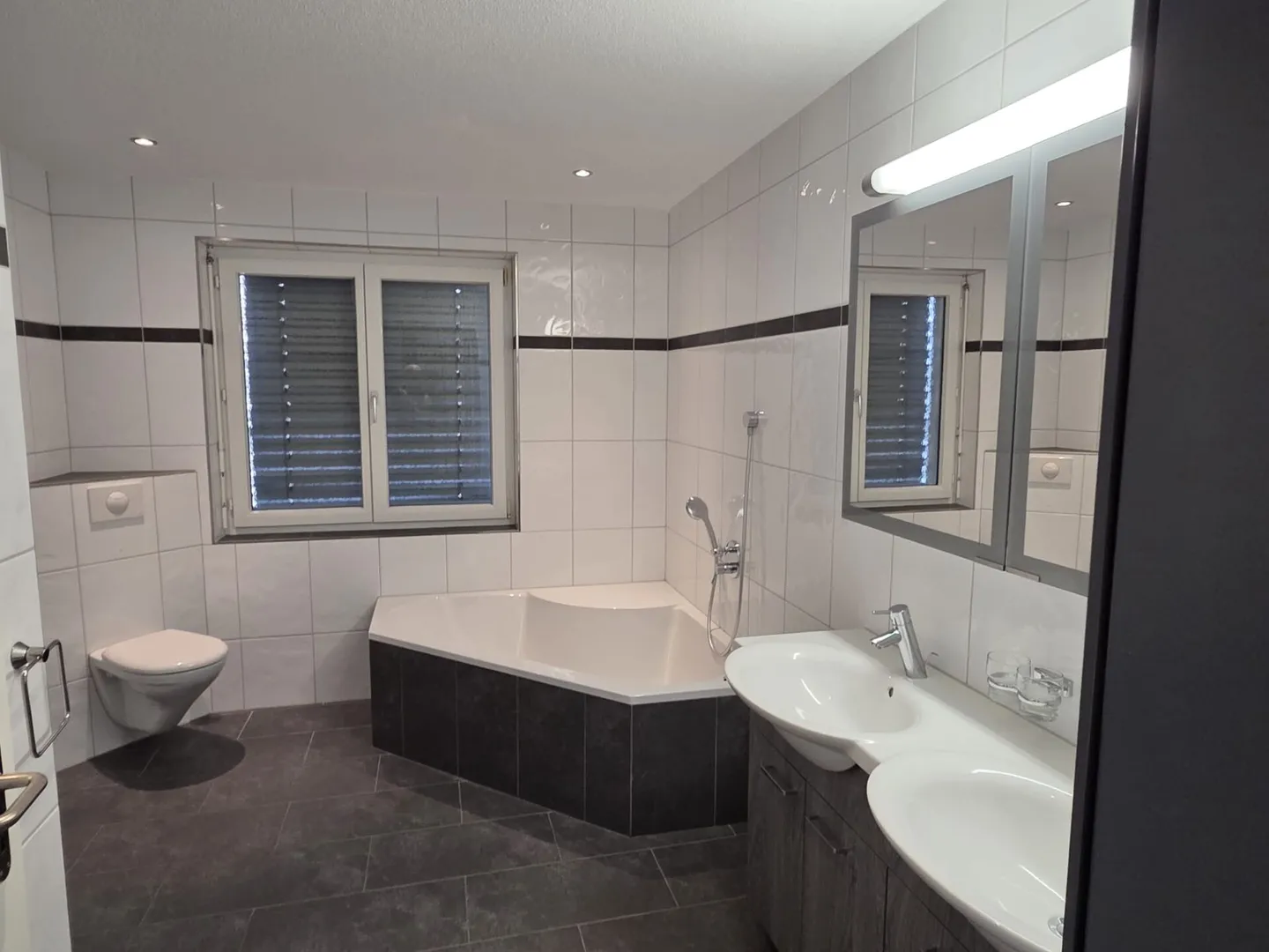 For sale immediately or by arrangement, very large, well-maintained 4.5 room apartment in Biberist. - Photo 6 of 15