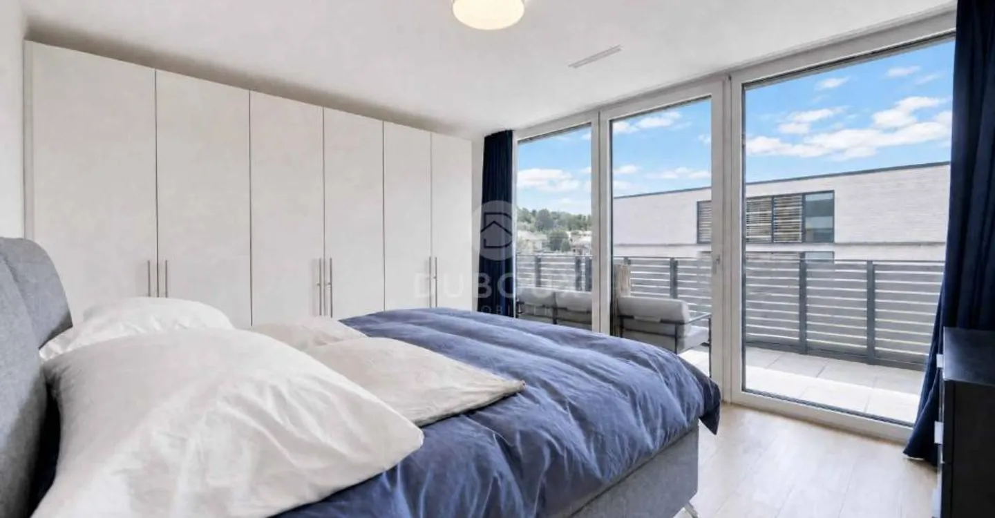 SUPERBO APPARTAMENTO 2.5 STANZE RECENTE CON BALCONE COPERTO - Foto 6 di 9