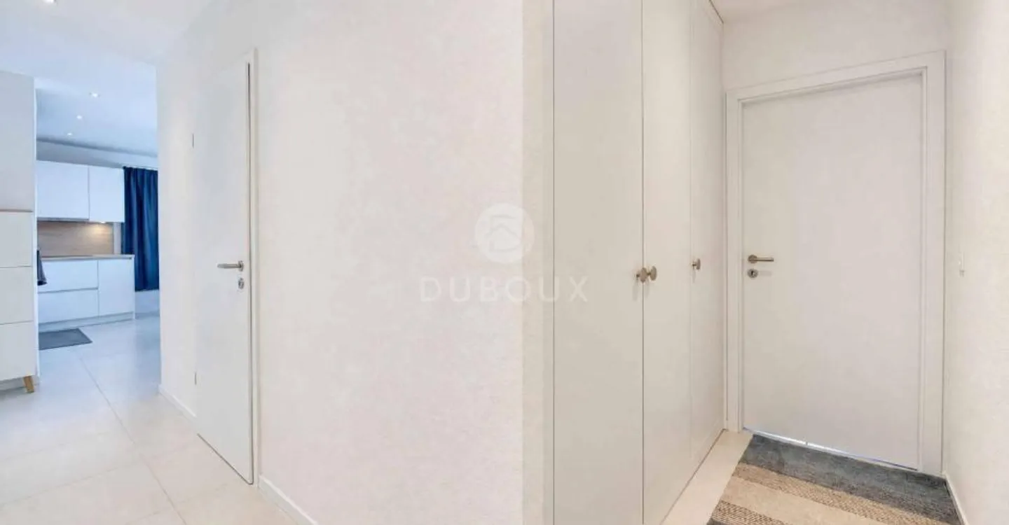 SUPERBO APPARTAMENTO 2.5 STANZE RECENTE CON BALCONE COPERTO - Foto 7 di 9