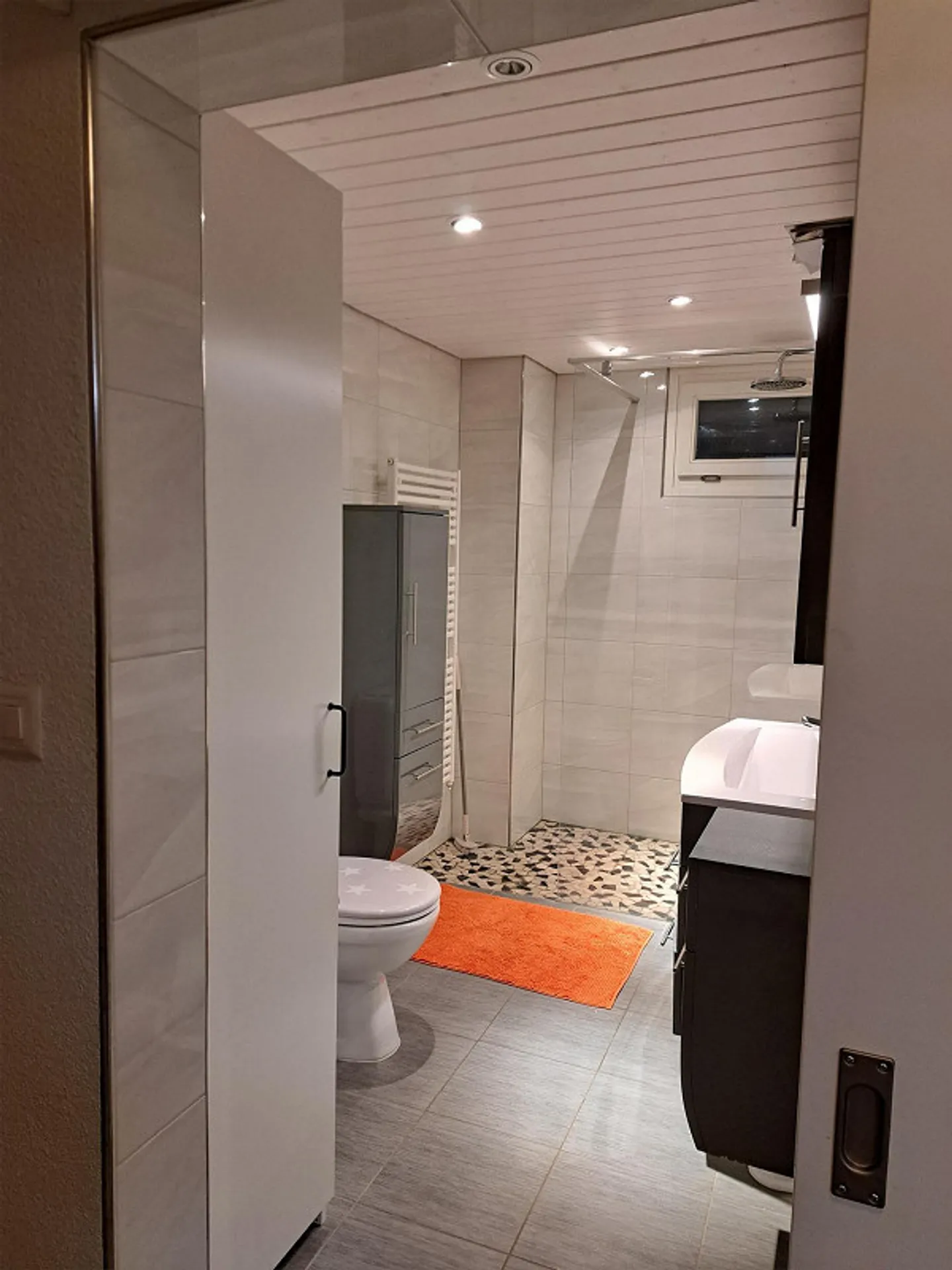 Paradiso familiare con area salotto, pergola, garage singolo e garage doppio - Foto 8 di 15