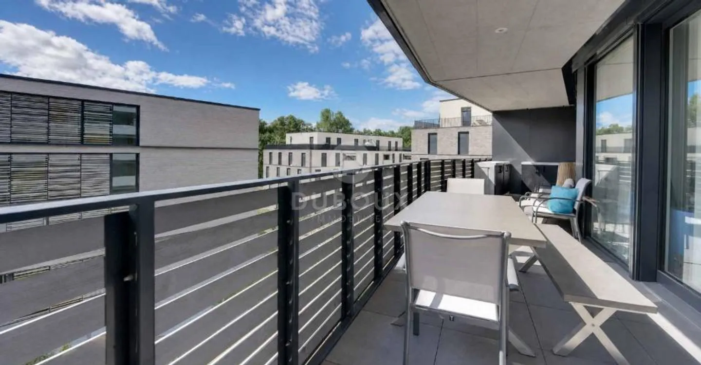 SUPERBO APPARTAMENTO 2.5 STANZE RECENTE CON BALCONE COPERTO - Foto 8 di 9