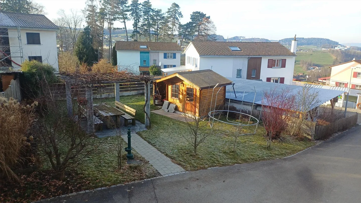 Paradiso familiare con area salotto, pergola, garage singolo e garage doppio - Foto 12 di 15