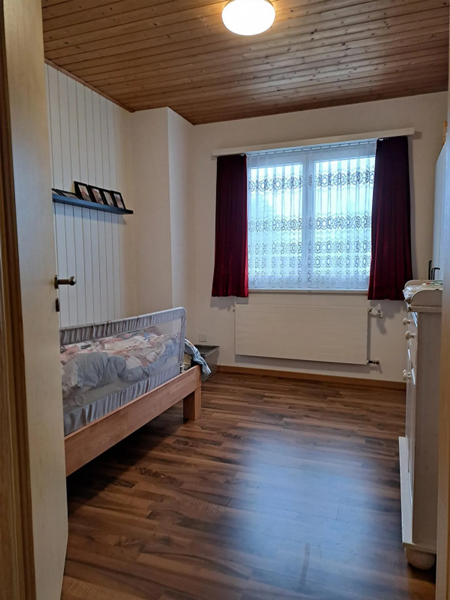 Paradiso familiare con area salotto, pergola, garage singolo e garage doppio - Foto 11 di 15