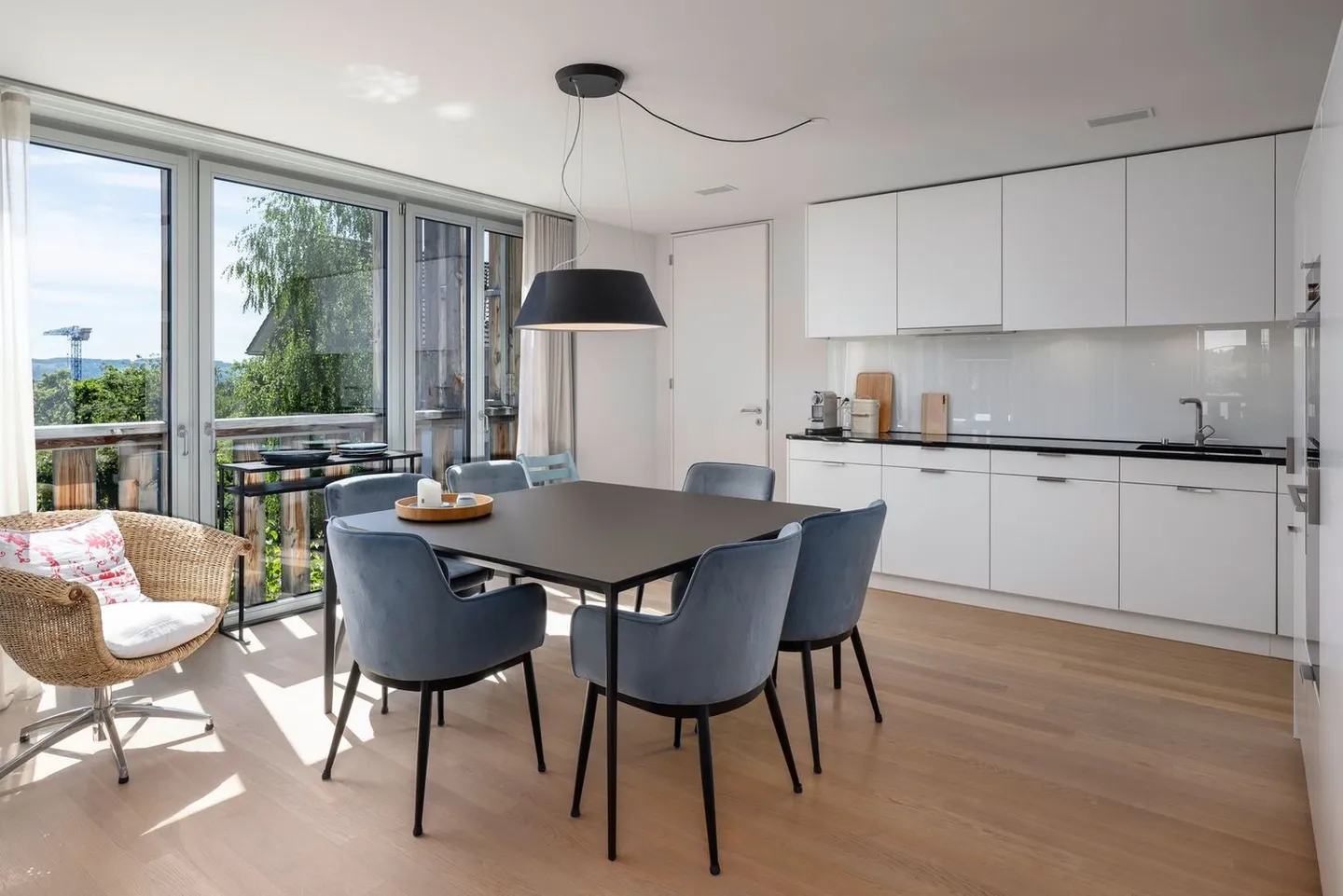 Environnement de vie moderne avec belle vue - Photo 2 sur 7
