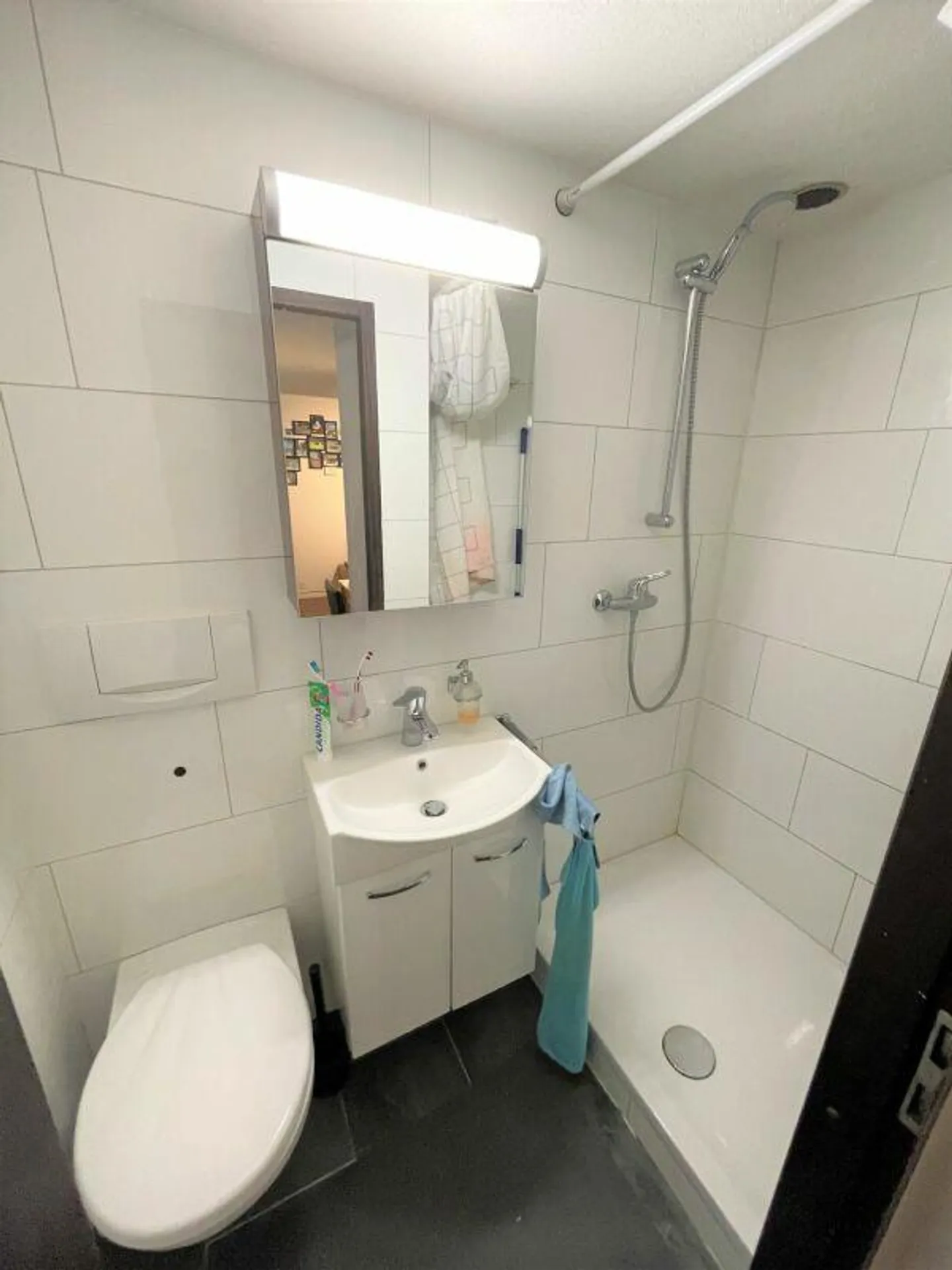 Zentrales 1.5Zi-Studio mit Küche und Bad - Foto 4 di 5