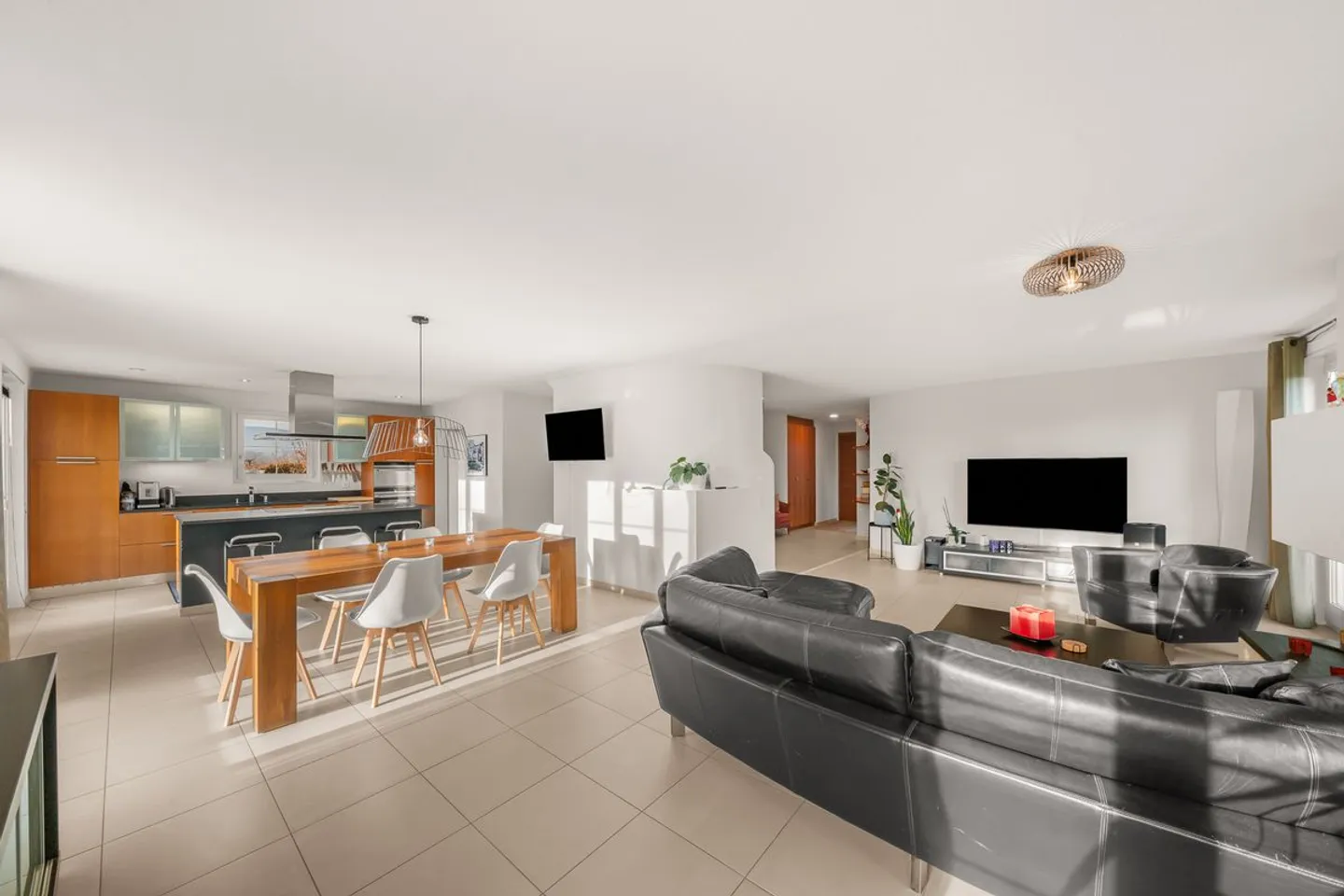 Charmante Maison Individuelle avec Piscine - Photo 7 sur 13