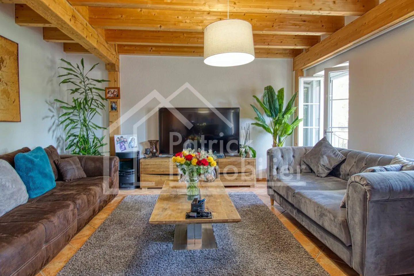 Residential building with café-restaurant - Photo 9 of 13