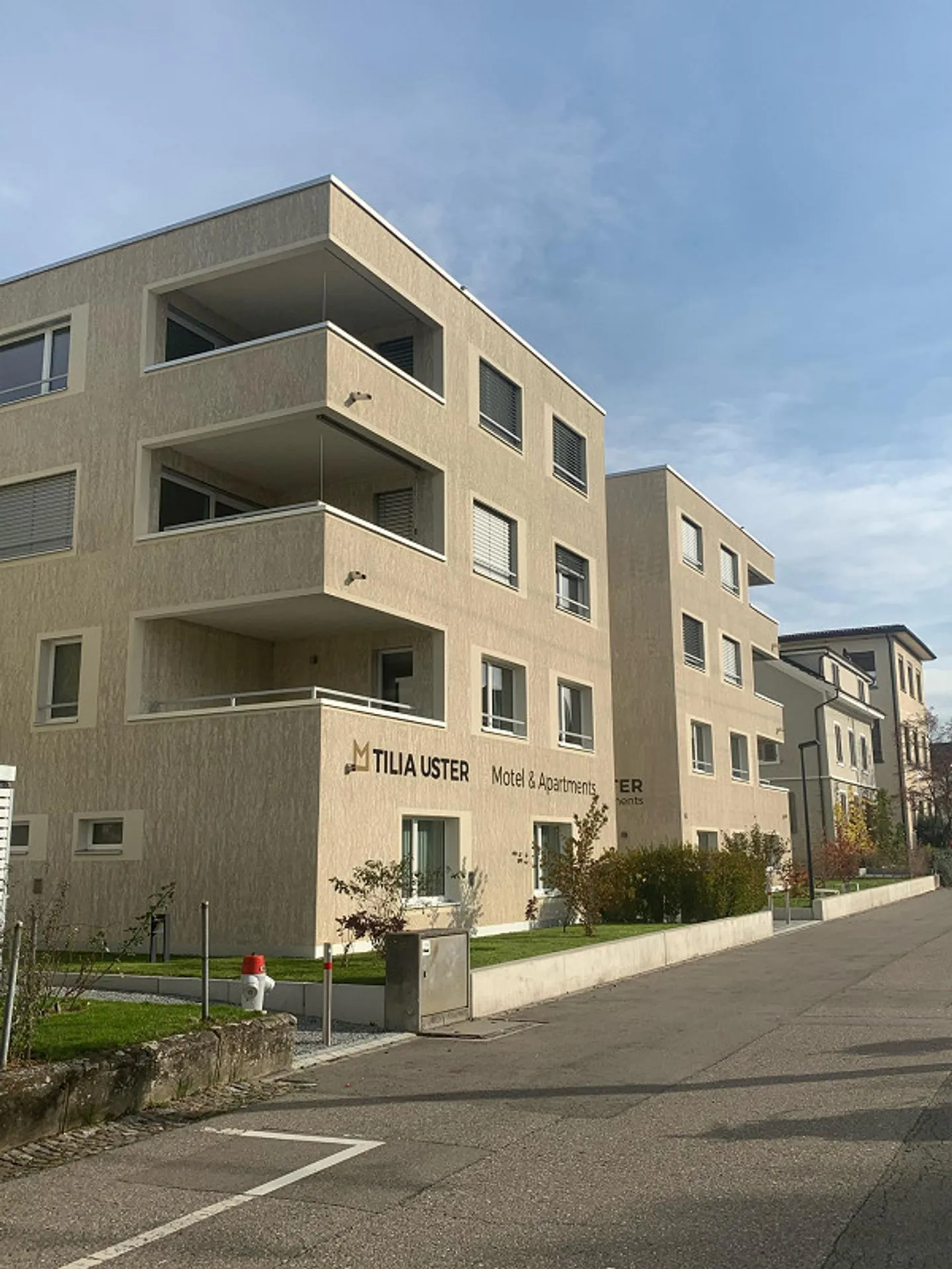 Appartement moderne et pratique de 2,5 pièces avec connexion ferroviaire à Tilia Uster - Photo 1 sur 9