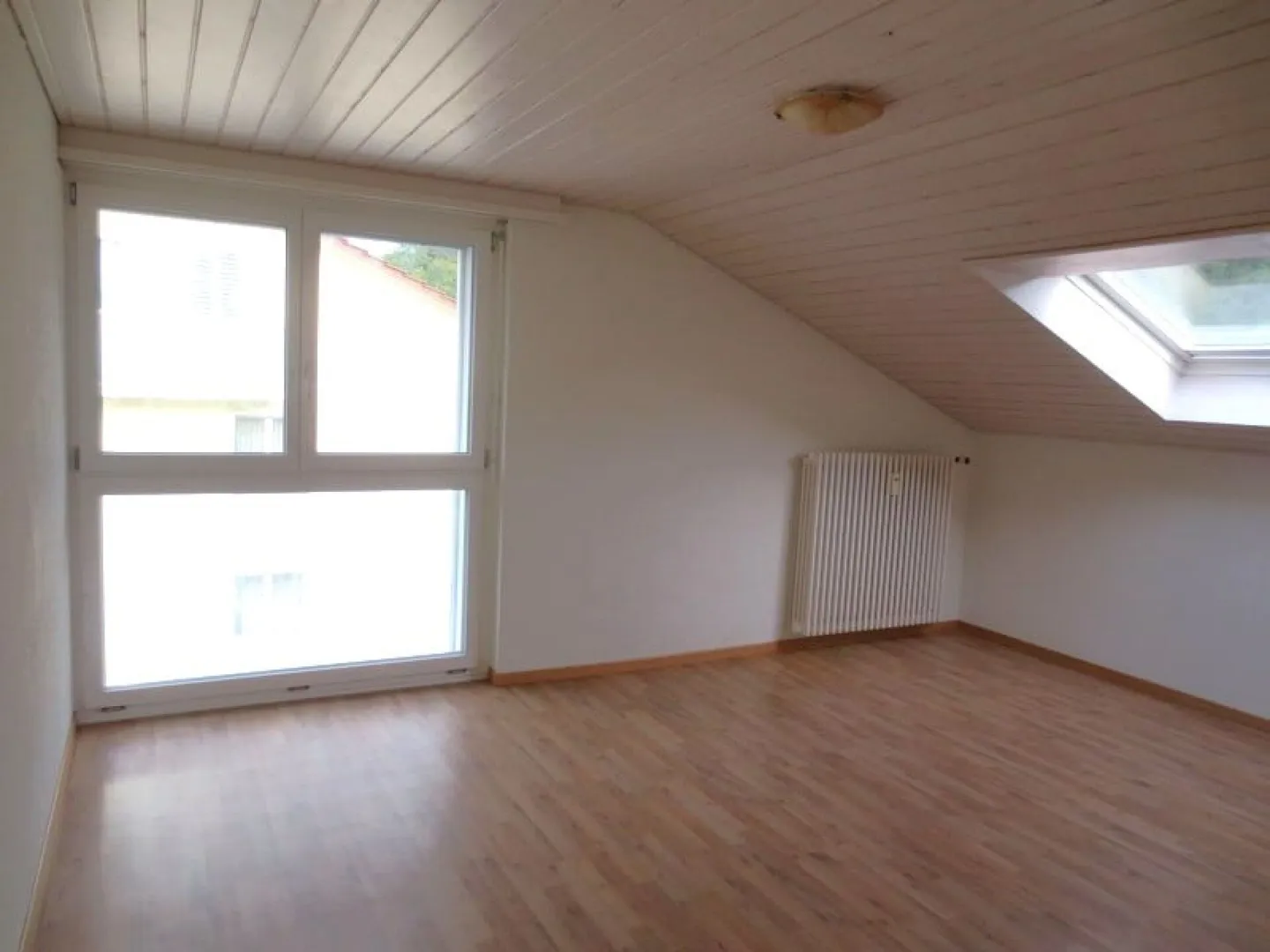 Appartamento cooperativo luminoso e conveniente - Foto 3 di 8