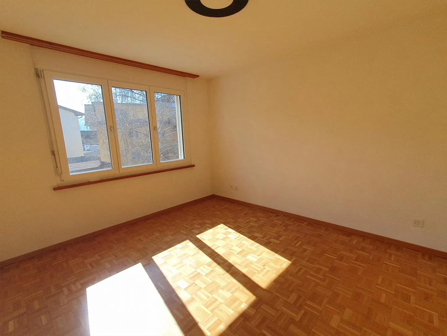 4.5 room apartment with parking space in underground garage and cellar - Photo 7 of 11