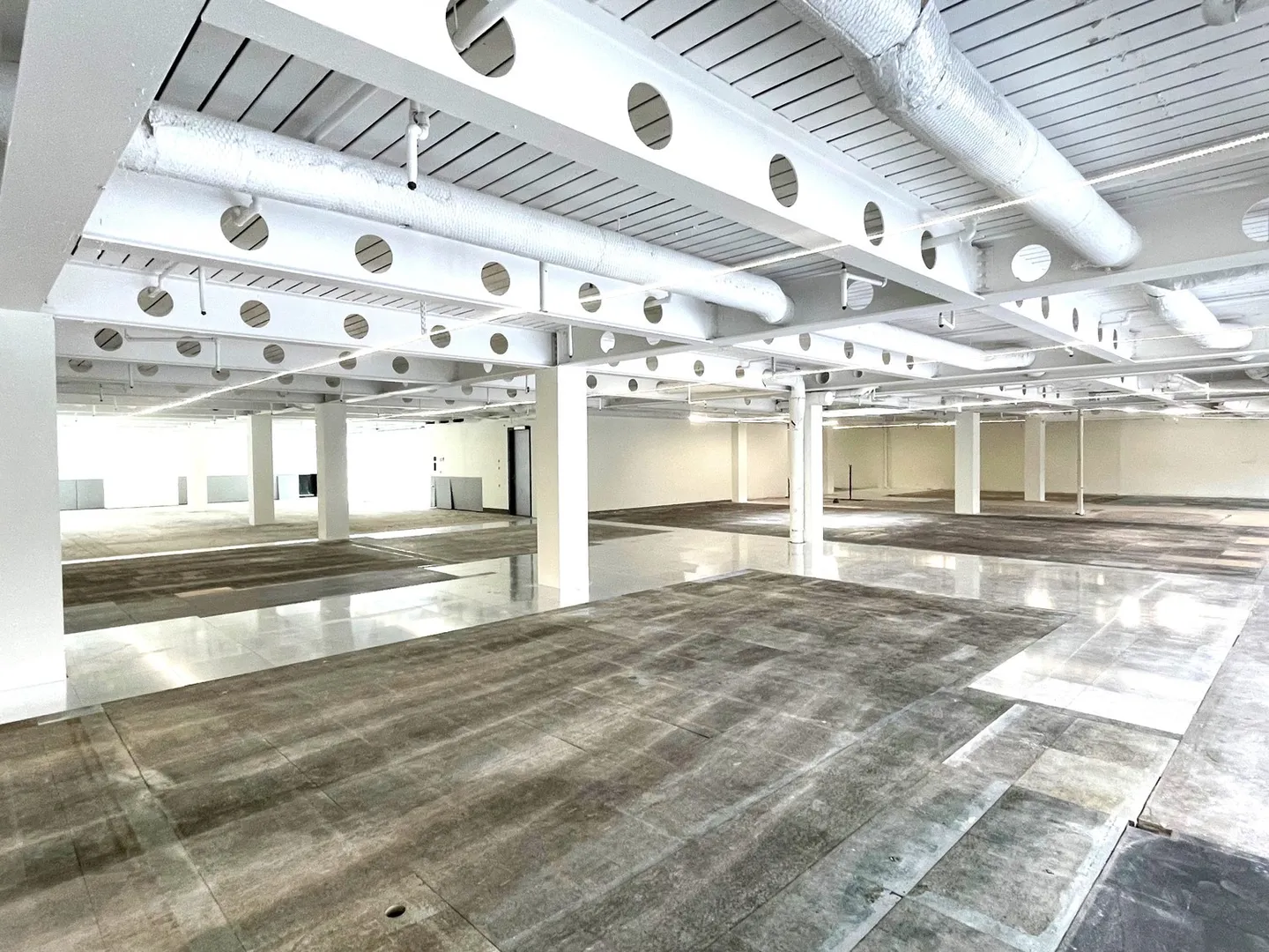 Espace polyvalent avec un excellent standard de 1'194 m², divisible à partir de 600 m² au rez-de-chaussée - Photo 5 sur 5