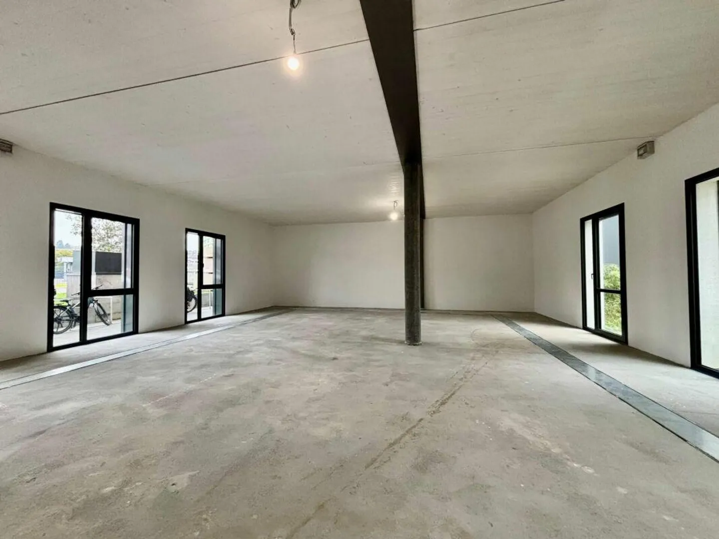 Superbo spazio commerciale e showroom luminoso in affitto - Foto 3 di 7