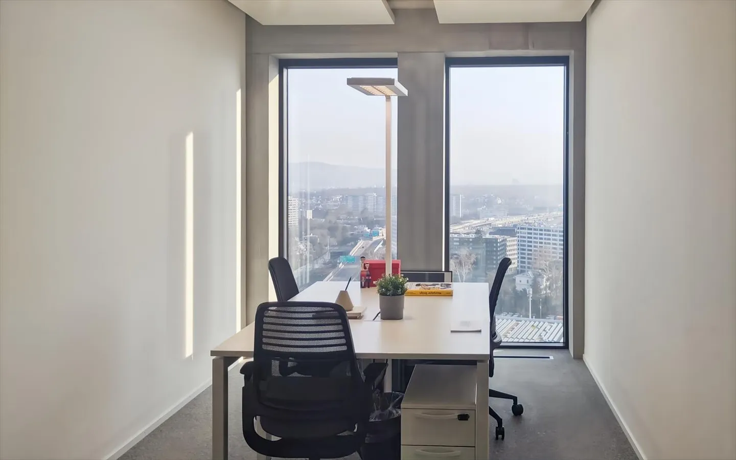 Bureaux privés entièrement équipés pour vous et votre équipe dans Spaces Grosspeter Tower - Photo 19 sur 26