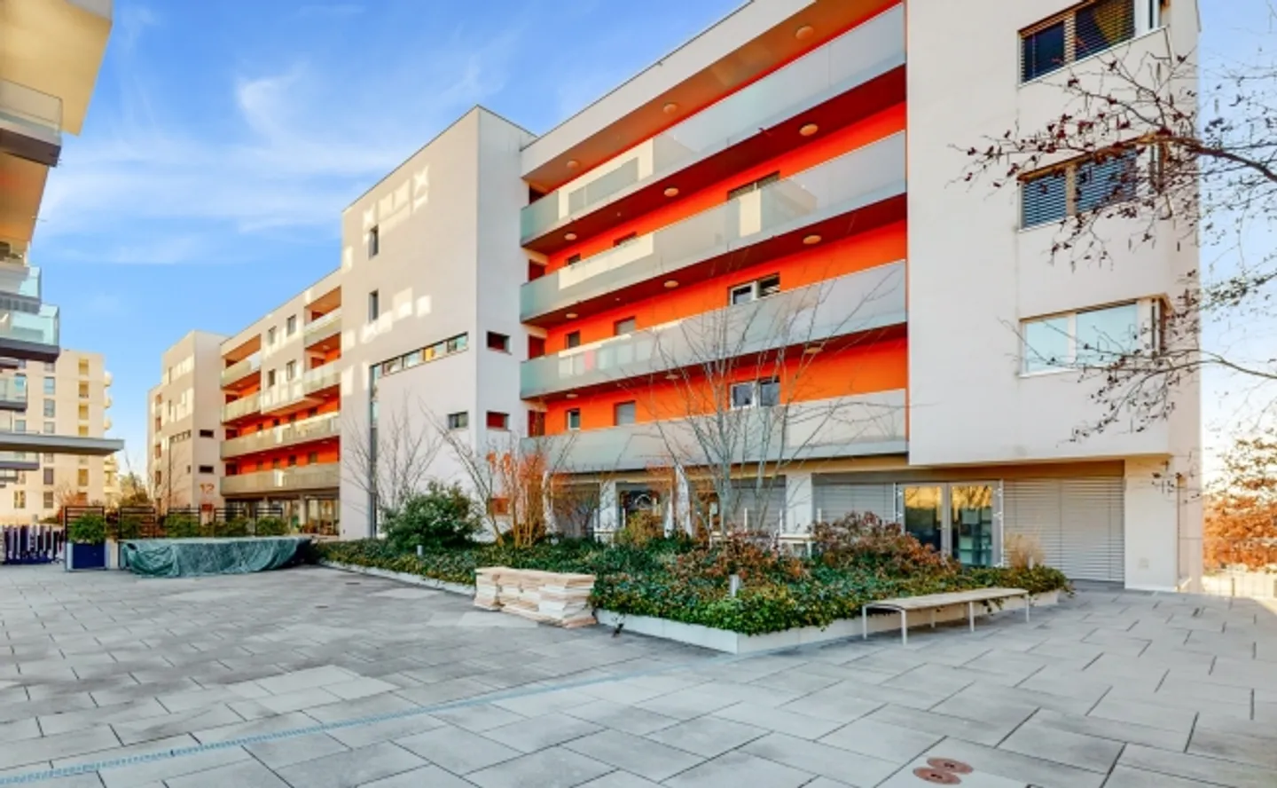 Prime Commercial Space in Nyon - Photo 1 of 4