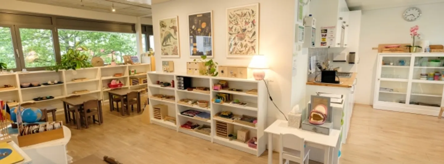 Prime Commercial Space in Nyon - Photo 2 of 4