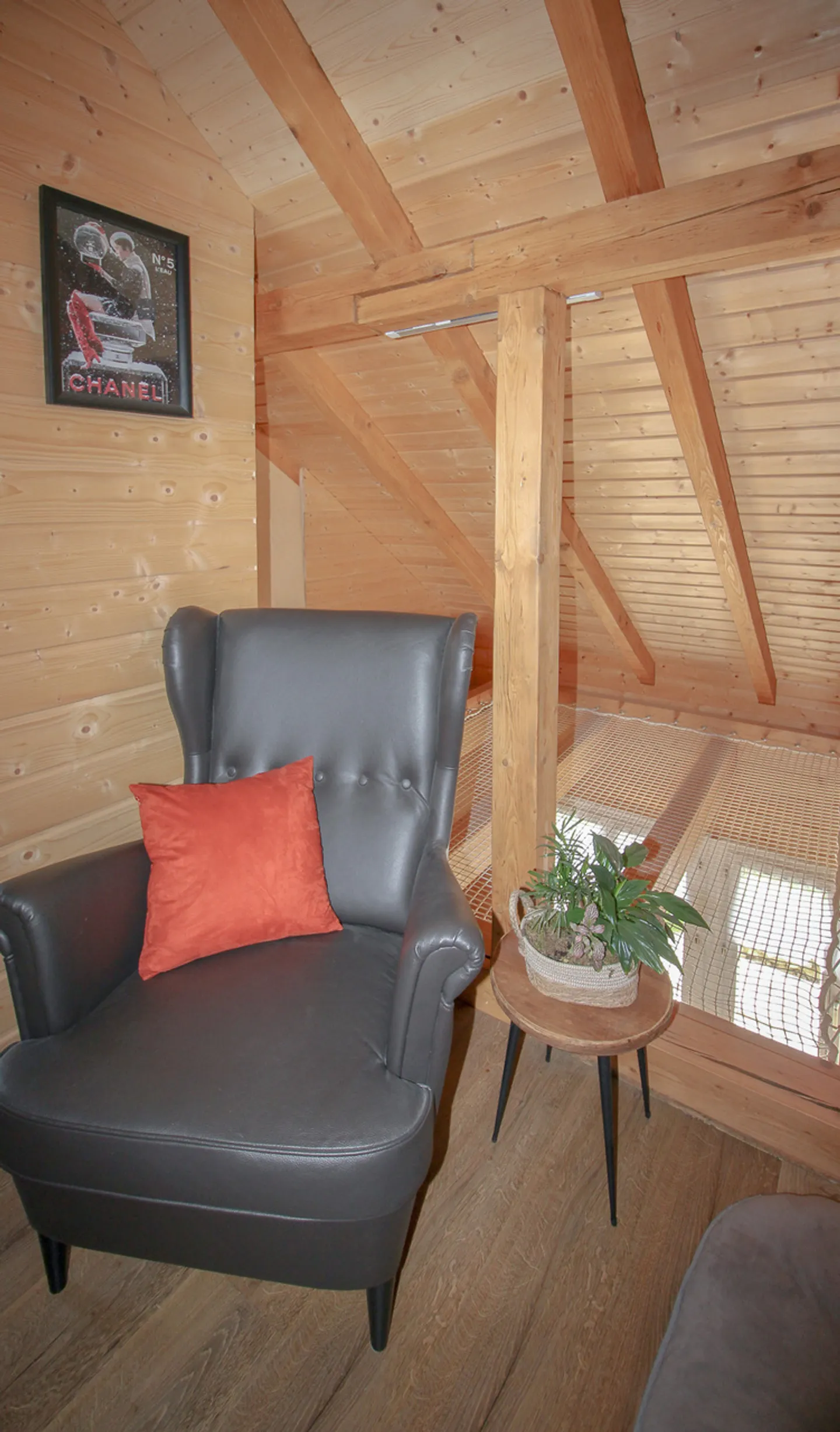 Chalet mit 5.5 Zimmern und großem, baumgesäumtem Garten sowie Autoabstellplatz - Foto 23 von 32