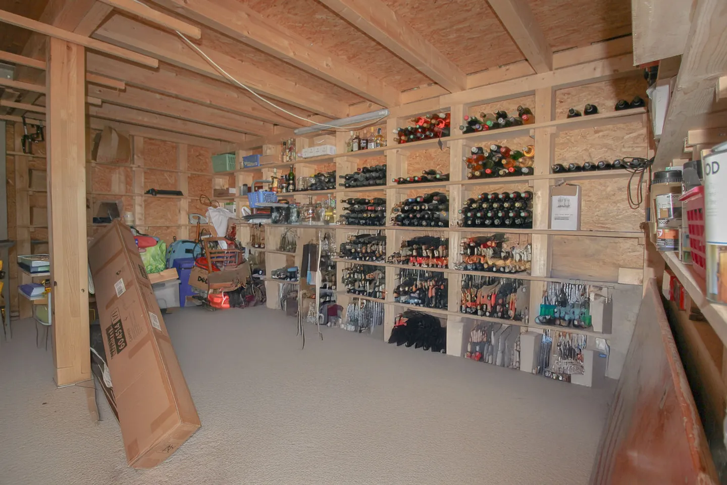 Chalet mit 5.5 Zimmern und großem, baumgesäumtem Garten sowie Autoabstellplatz - Foto 26 von 32