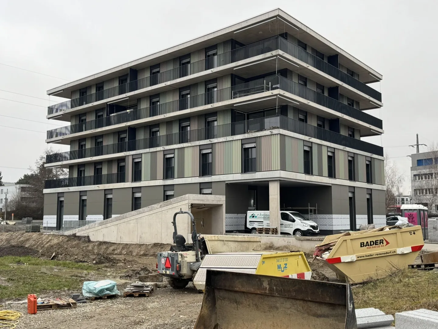 Attractive office and practice space directly at Buchs-Dällikon train station - Photo 2 of 3