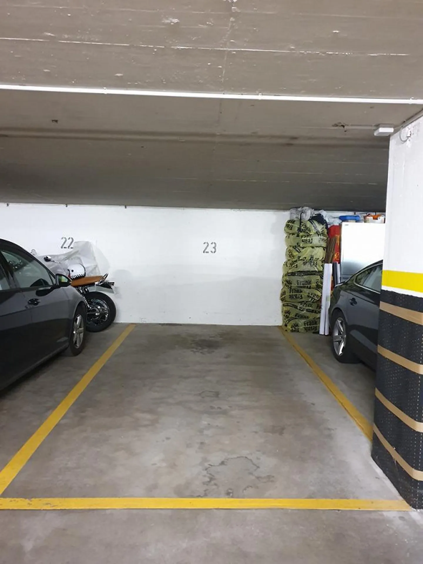 Place de parking au Zürichberg - Photo 1 sur 3