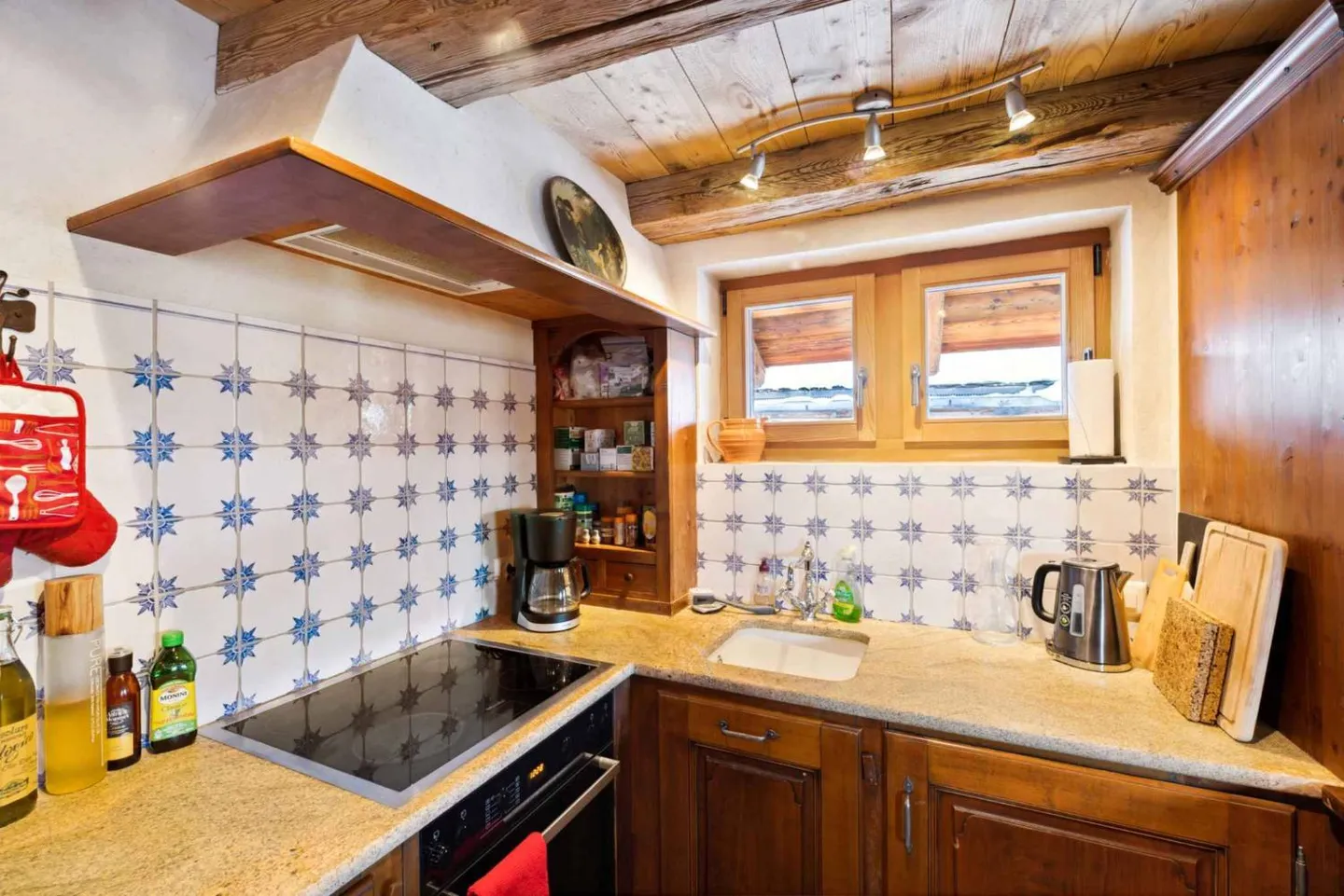 Charming Ski-in/Ski-out Chalet - Photo 6 of 13