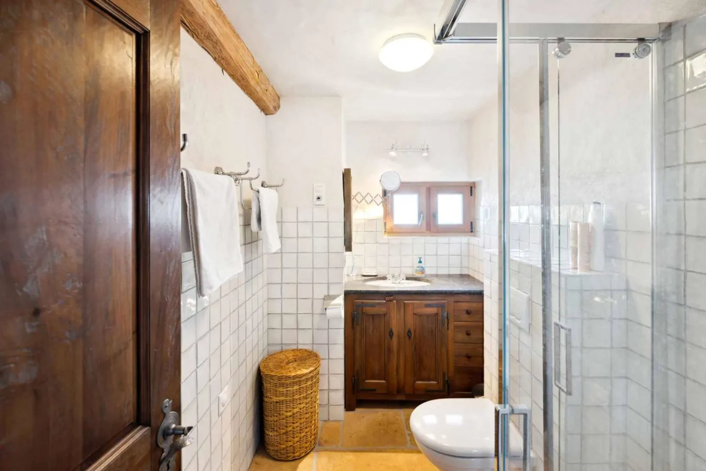 Charming Ski-in/Ski-out Chalet - Photo 7 of 13