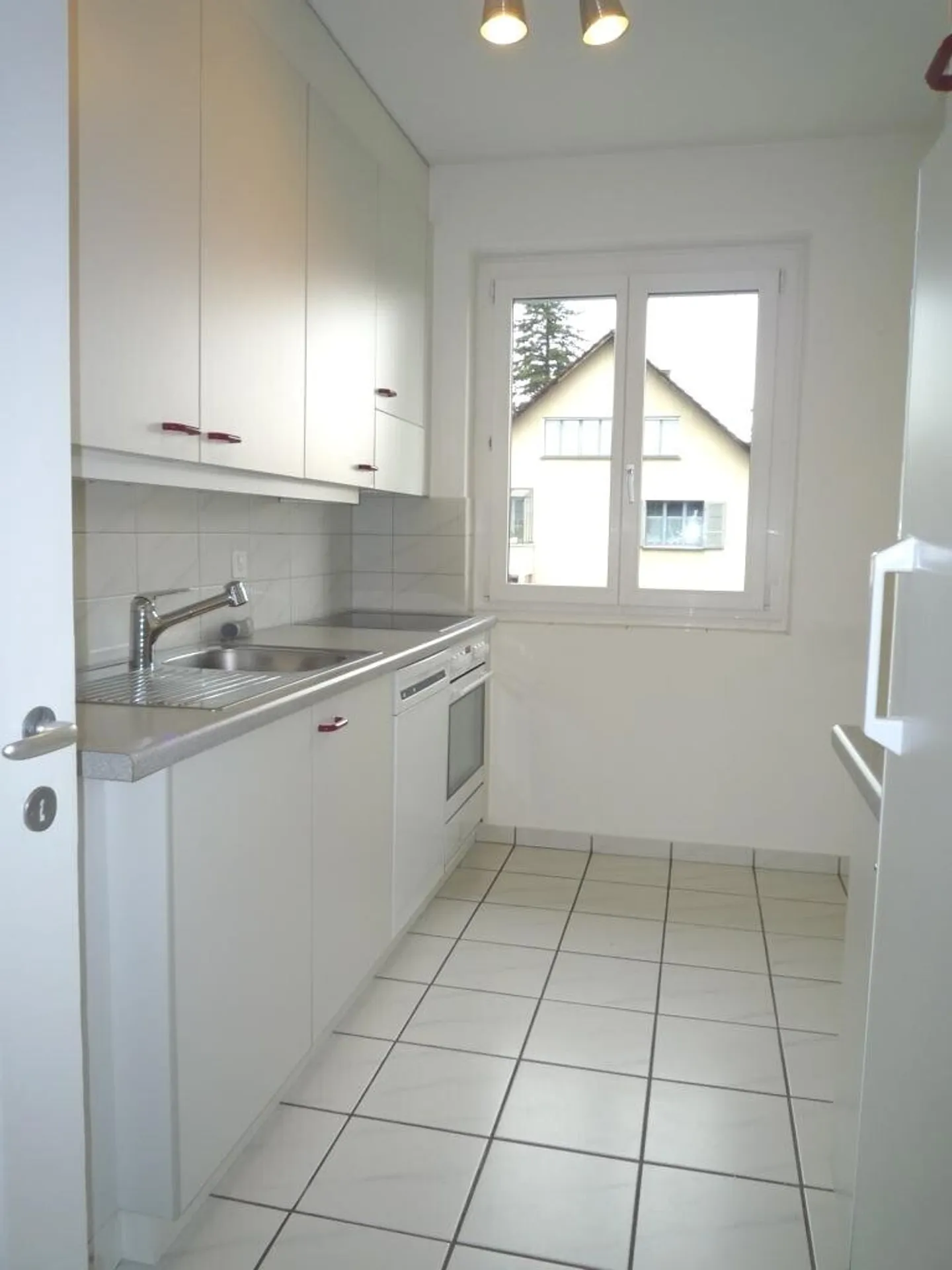 Appartement 2.5 pièces proche de la ville de 60 m² au dernier étage du 2ème étage - Photo 3 sur 9