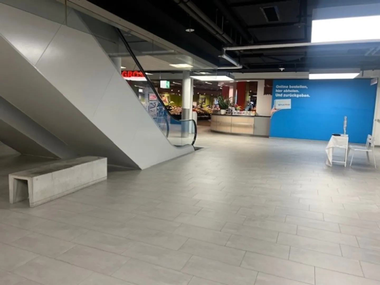 Spazio commerciale in affitto al piano terra del Neumarkt 4 - Foto 2 di 6