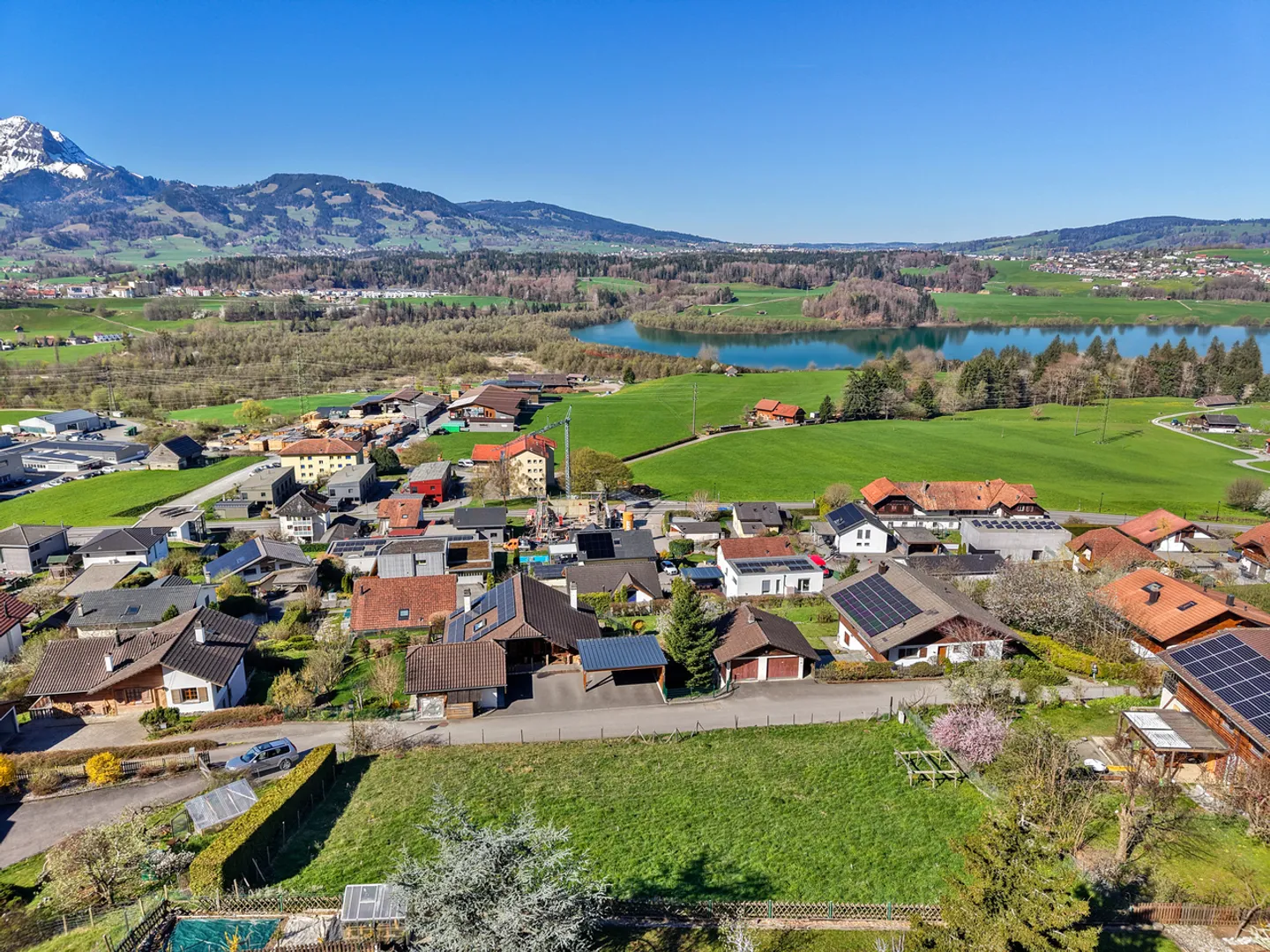 Magnificent new apartment with lake and mountain views in Botterens - Photo 7 of 8