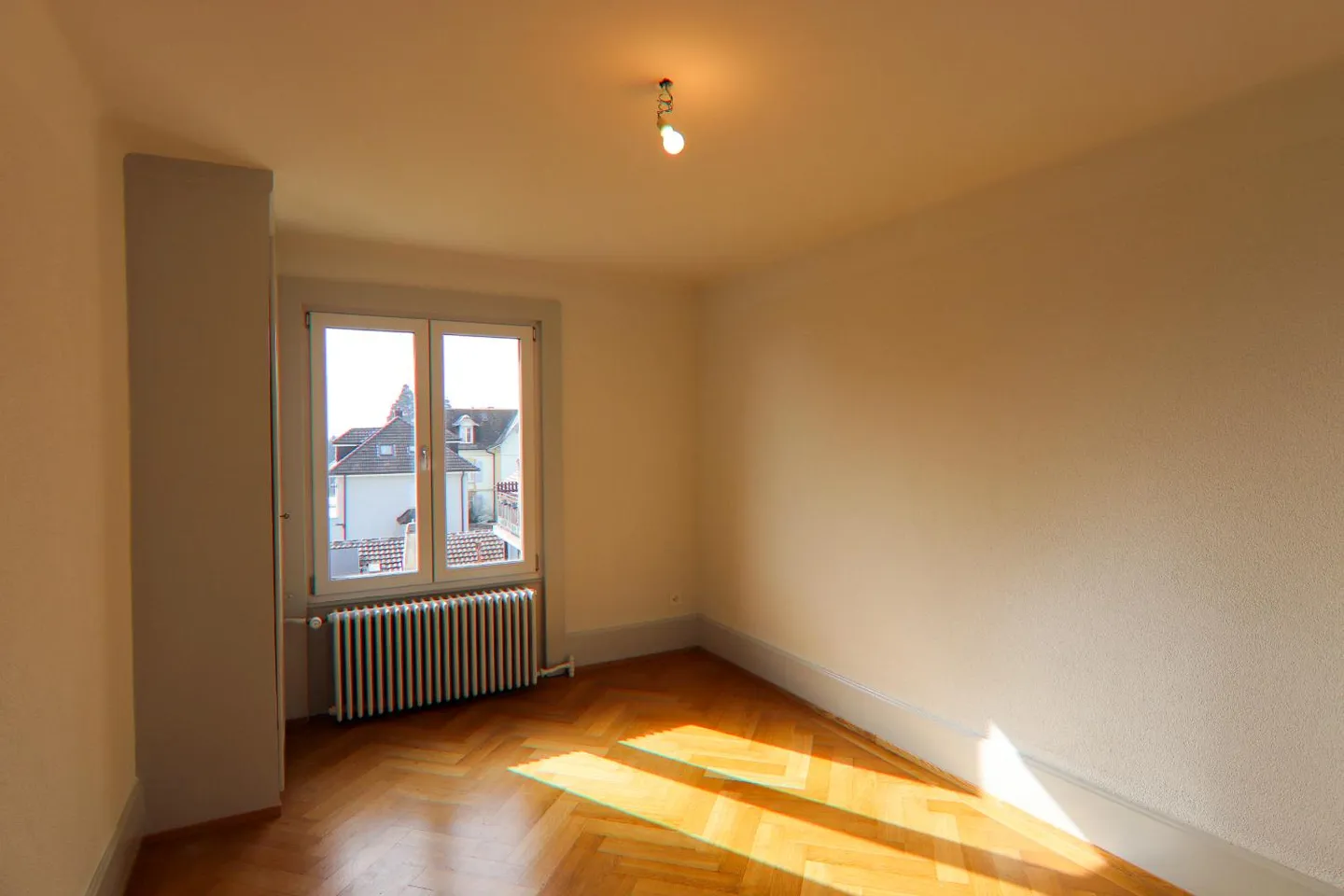 3.5 Room Apartment with Beautiful Lake View - Photo 5 of 10