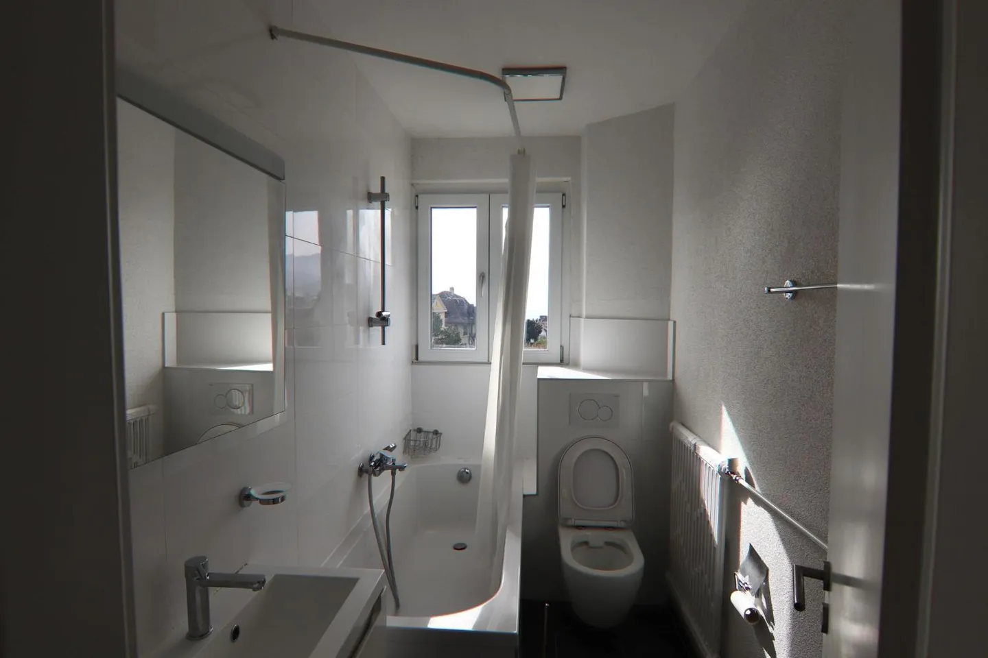 3.5 Room Apartment with Beautiful Lake View - Photo 9 of 10