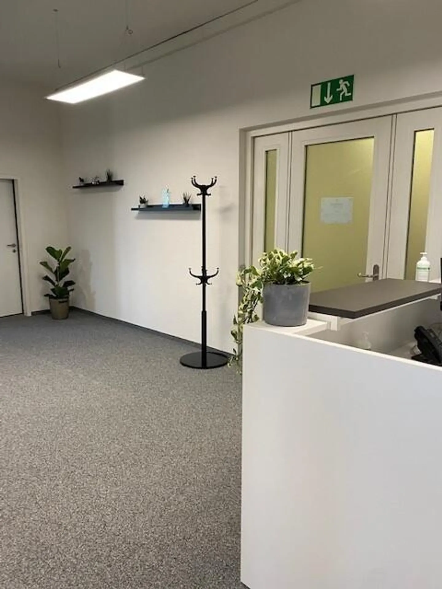 Helle Bürofläche in bester Lage - Foto 8 von 9