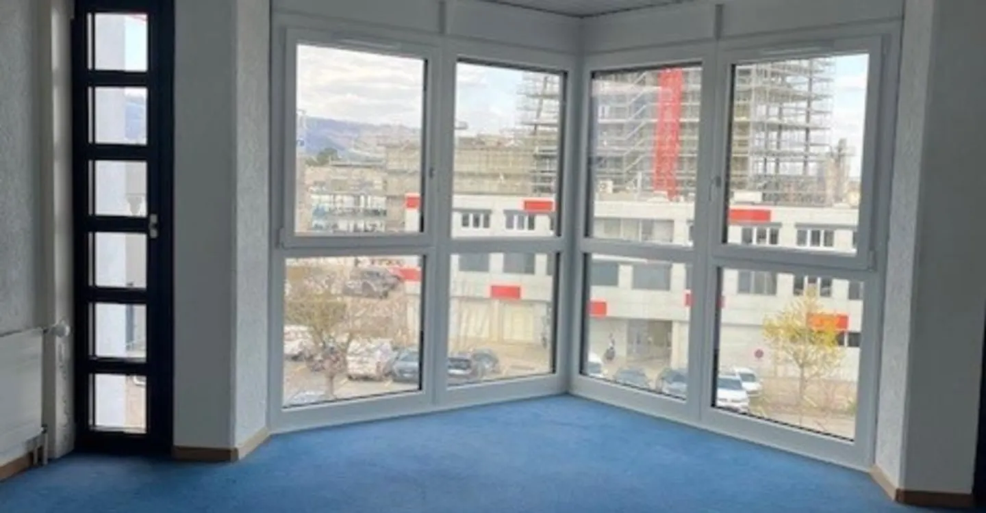 Small office for rent in Avouillons - Photo 2 of 2