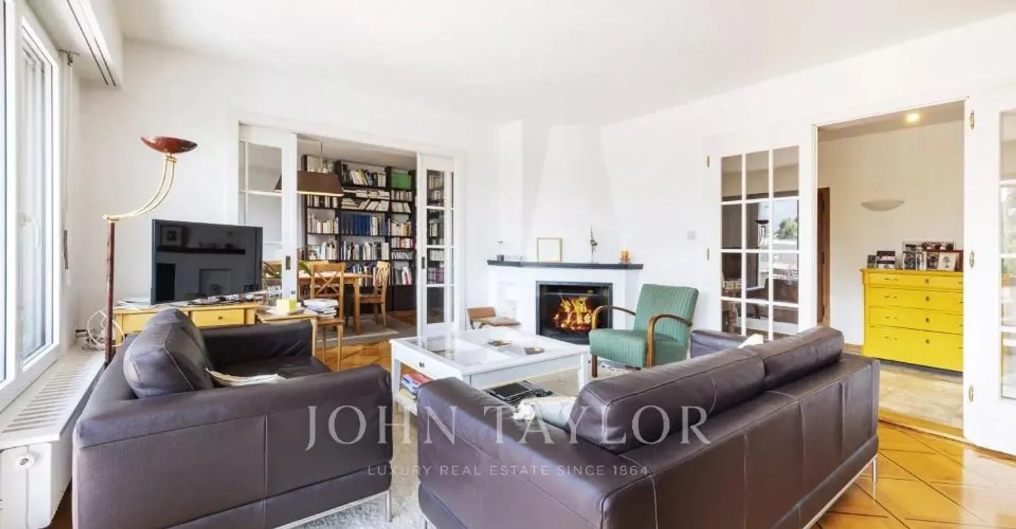 Duplex with Castle Views - Photo 1 of 7