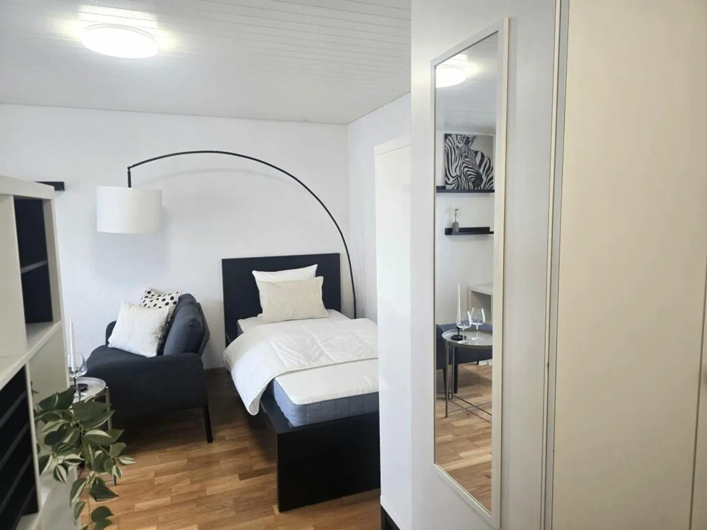 Newly furnished studio apartment in the heart of St. Gallen - Photo 2 of 7