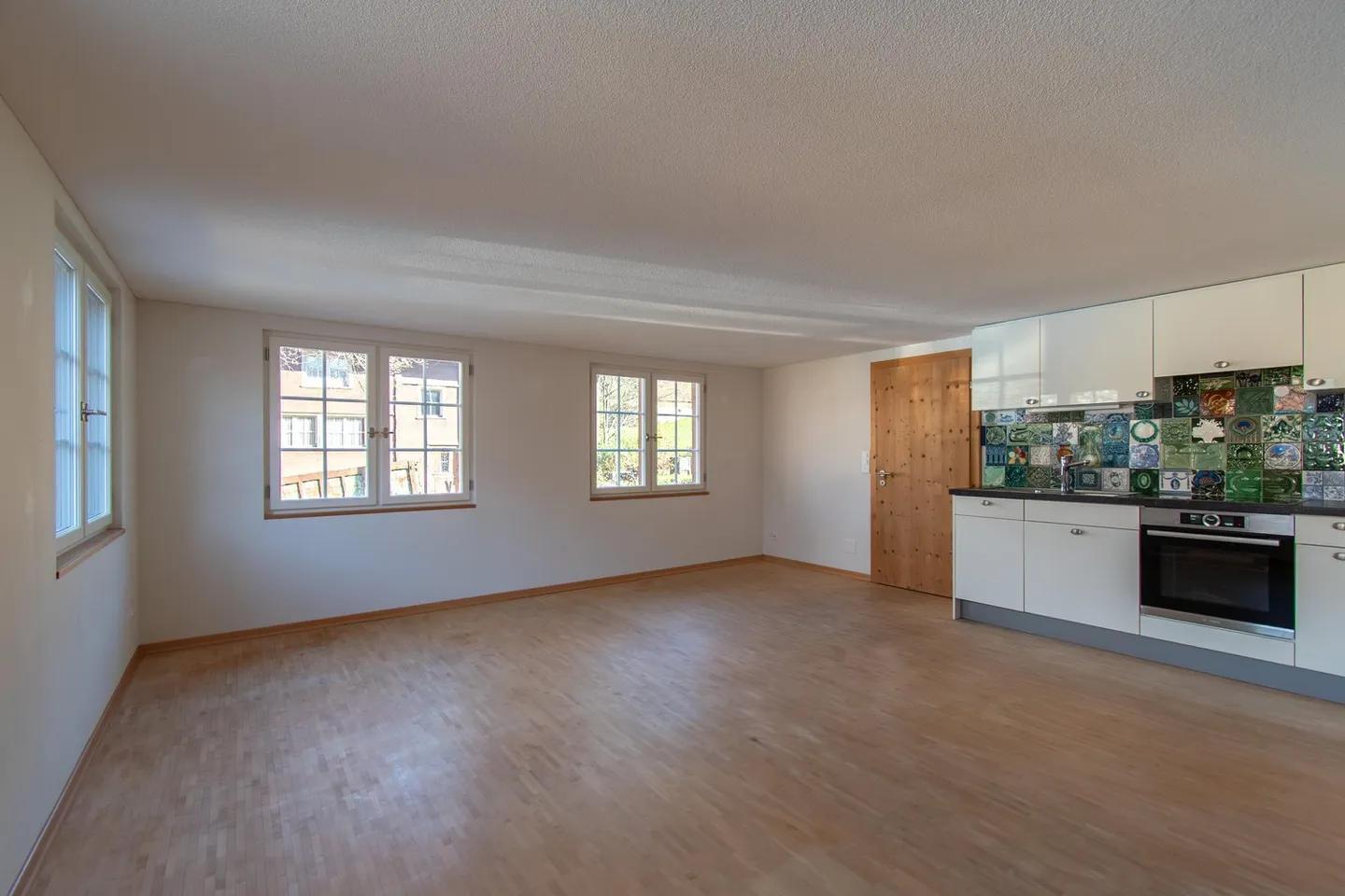 Charming 2.5 Room Apartment in a Wonderful Location - Photo 4 of 13