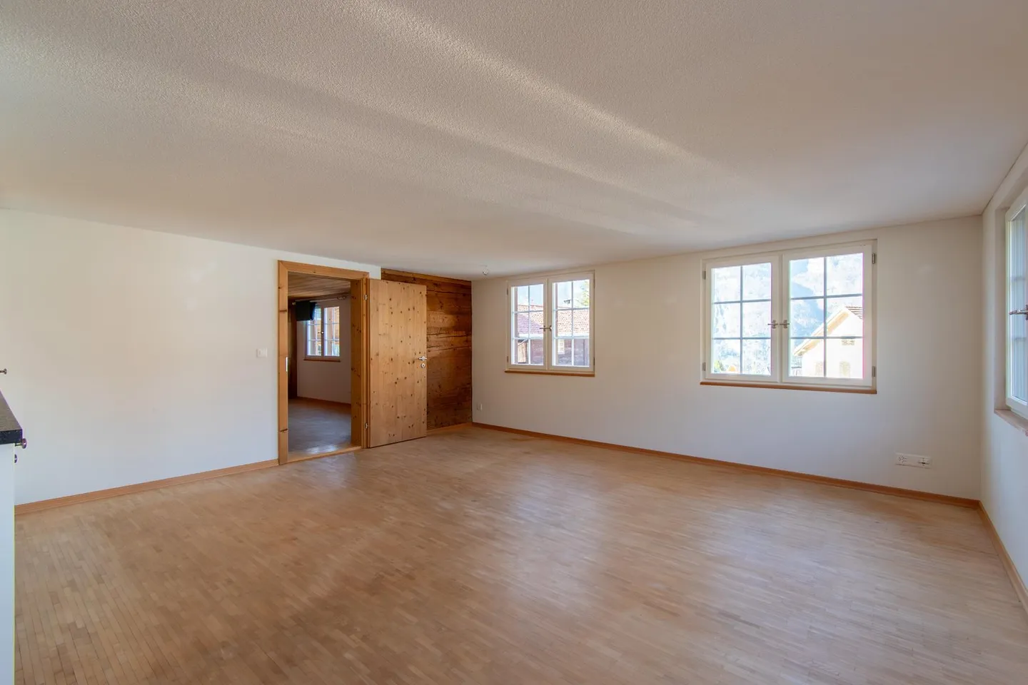 Charming 2.5 Room Apartment in a Wonderful Location - Photo 2 of 13