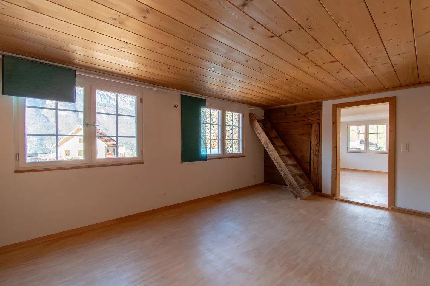 Charming 2.5 Room Apartment in a Wonderful Location - Photo 9 of 13