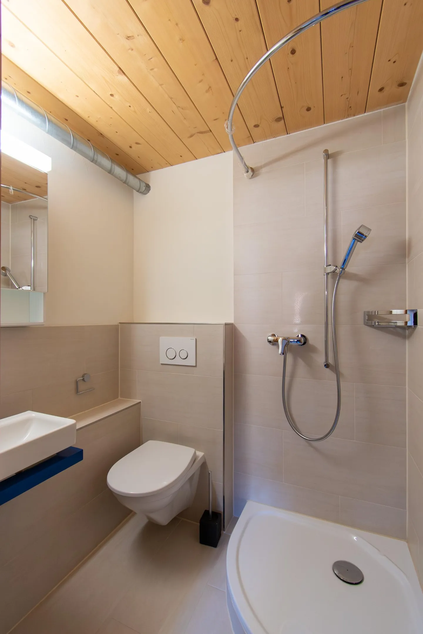 Charming 2.5 Room Apartment in a Wonderful Location - Photo 10 of 13