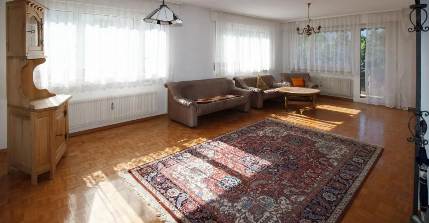 Spacious 3.5-Room Apartment - Photo 1 of 9
