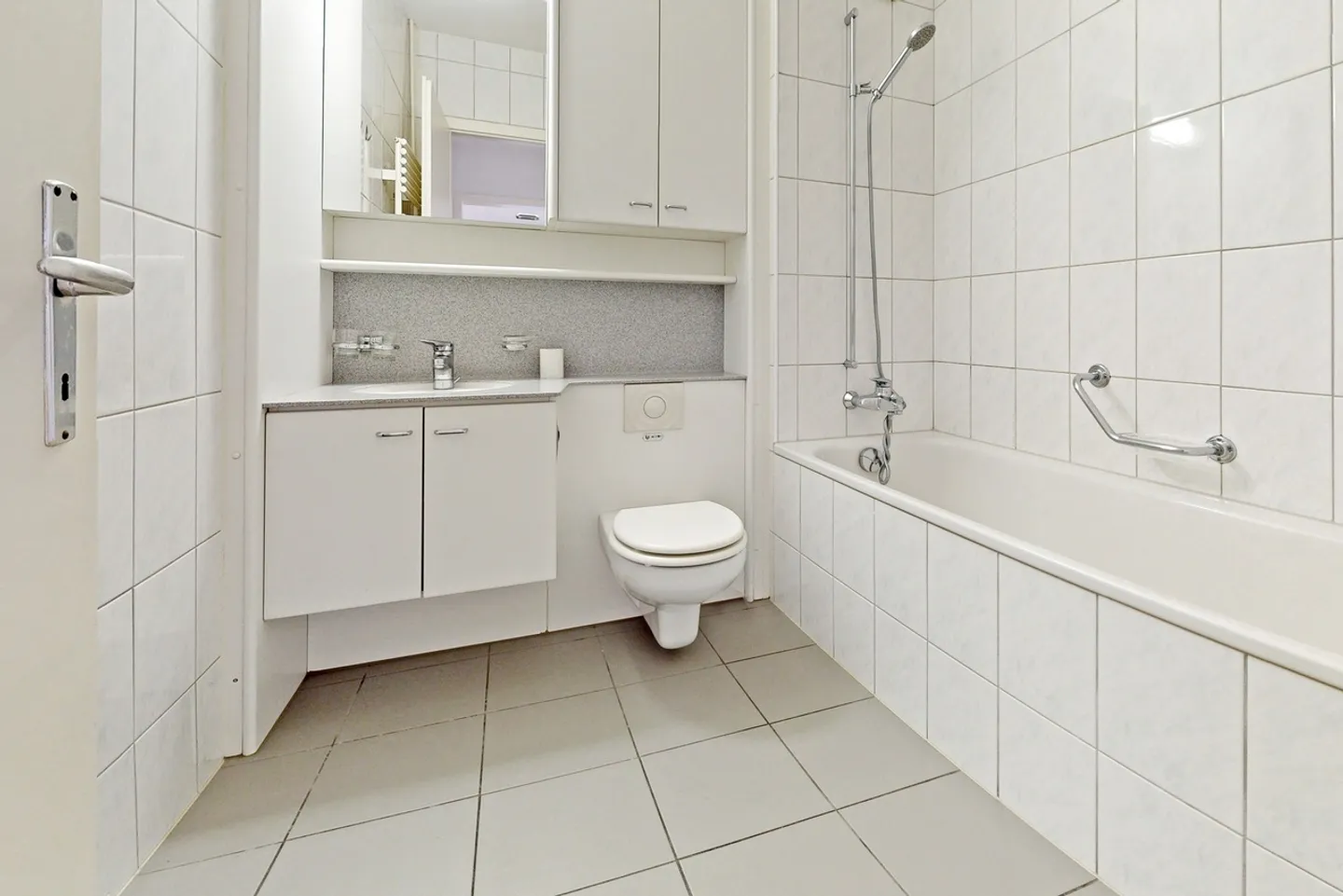 Helles Apartment mit Balkonen - Foto 9 von 9