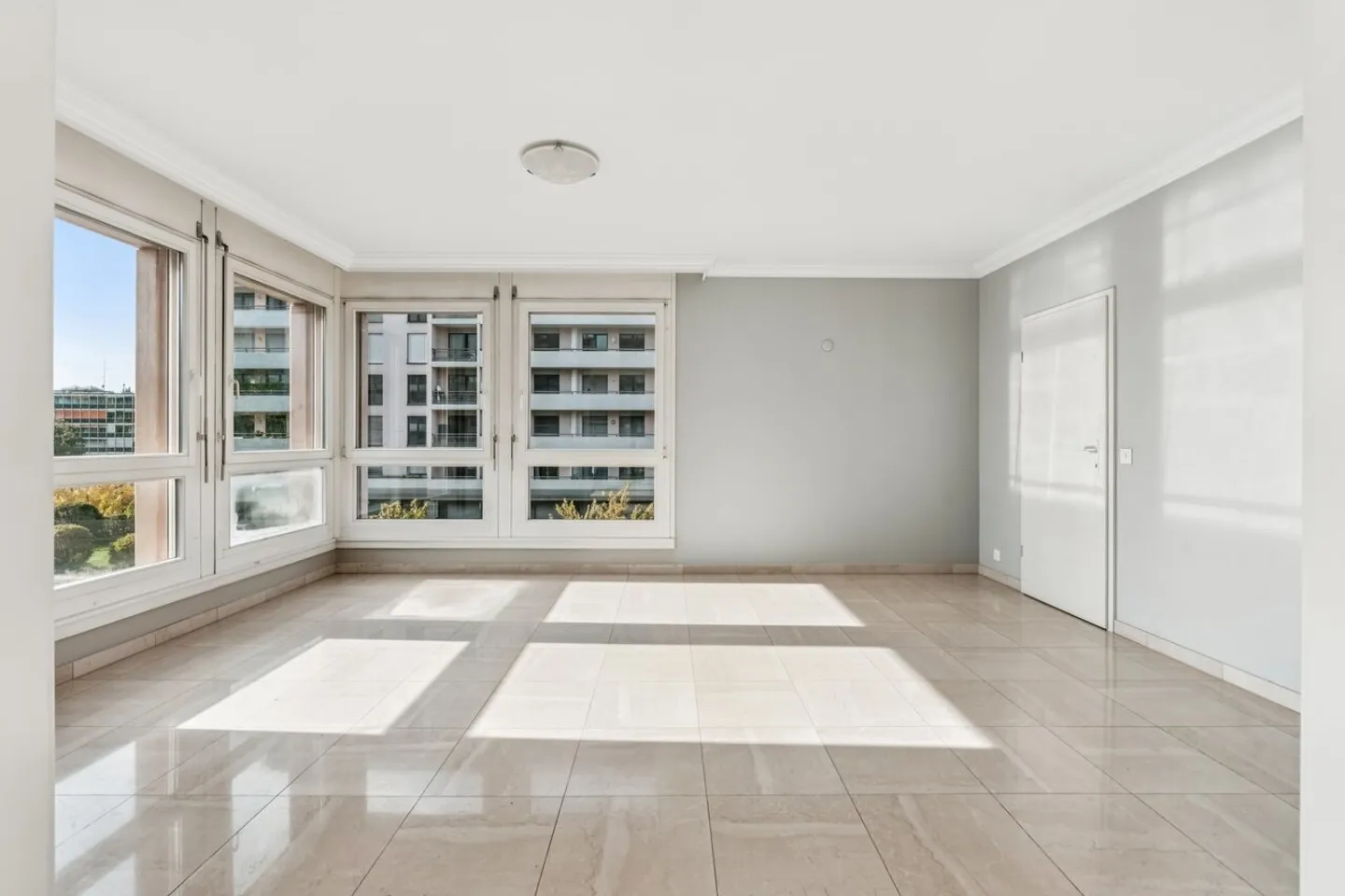 9-room apartment - Photo 3 of 17