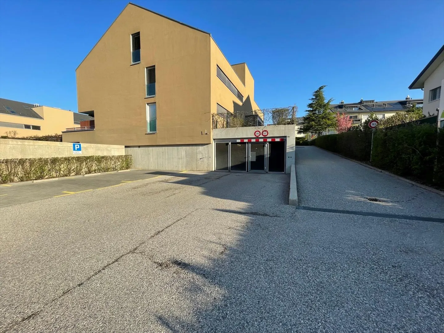 Unterirdischer Parkplatz - Foto 1 von 3