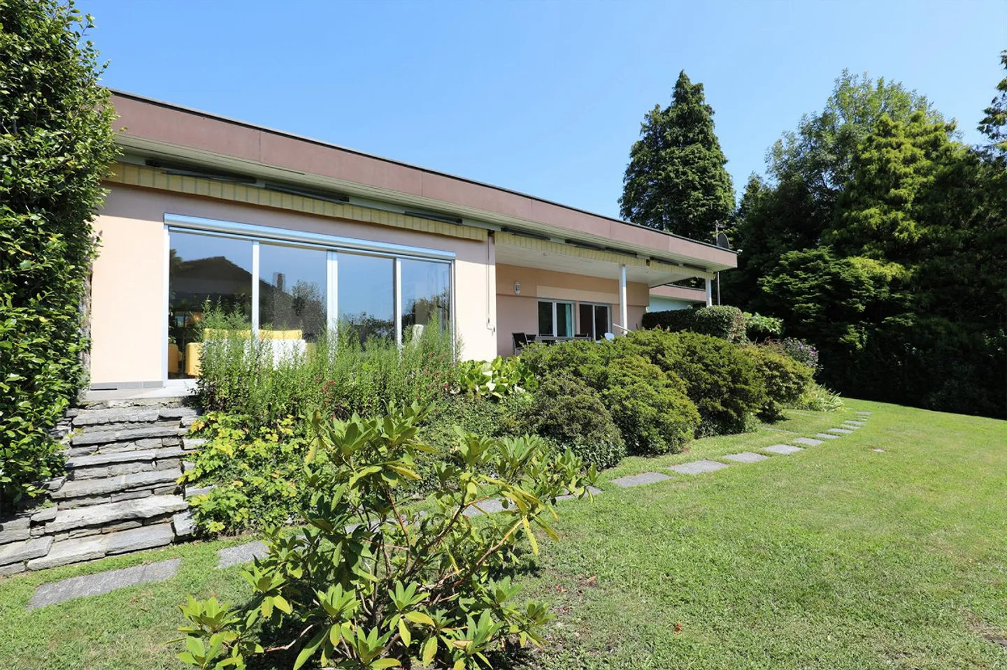 Bella casa vacanze in una posizione soleggiata a Brione s. Minusio - Foto 4 di 18