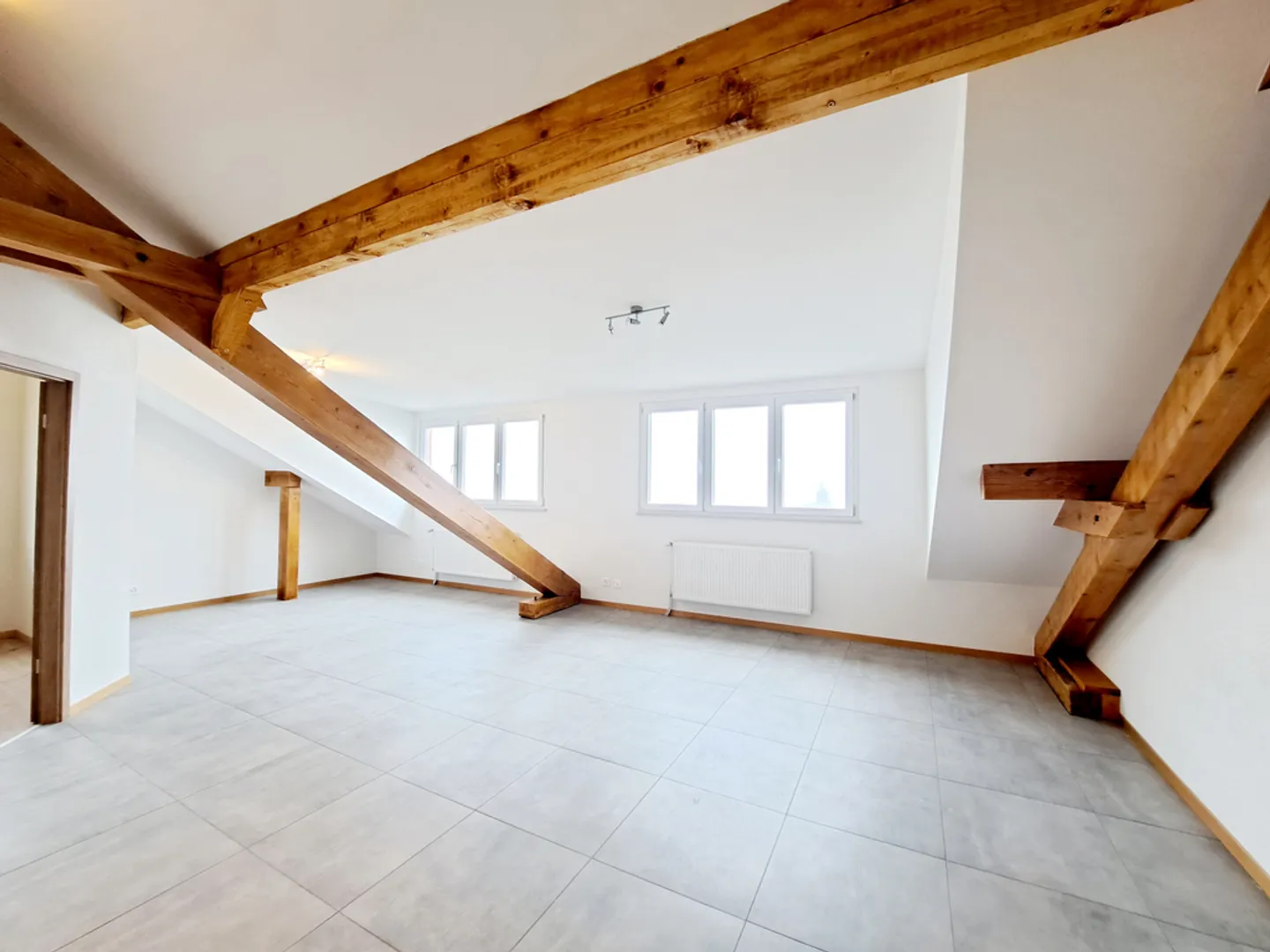 Luminoso appartamento di 2.5 locali all'ultimo piano, nuovo - Foto 5 di 6